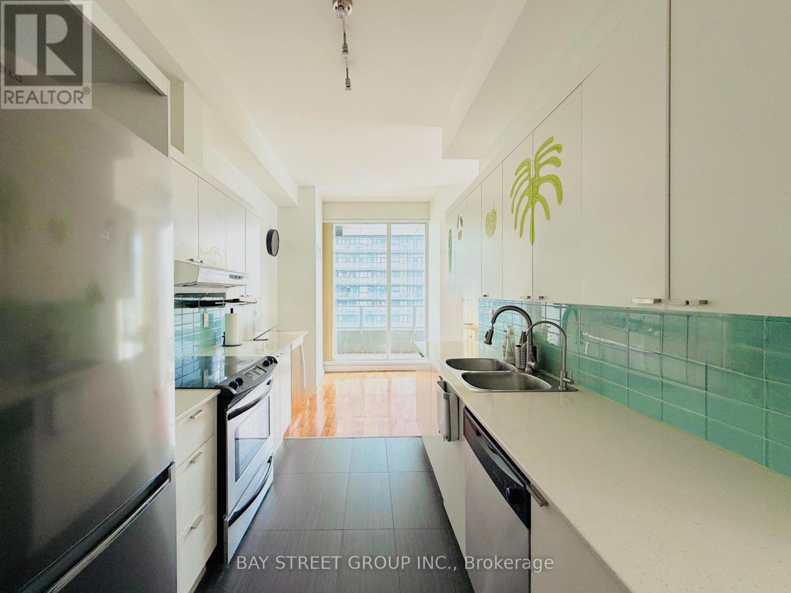 1902 - 111 Elizabeth Street, Toronto, Ontario  M5G 1P7 - Photo 6 - C12905912