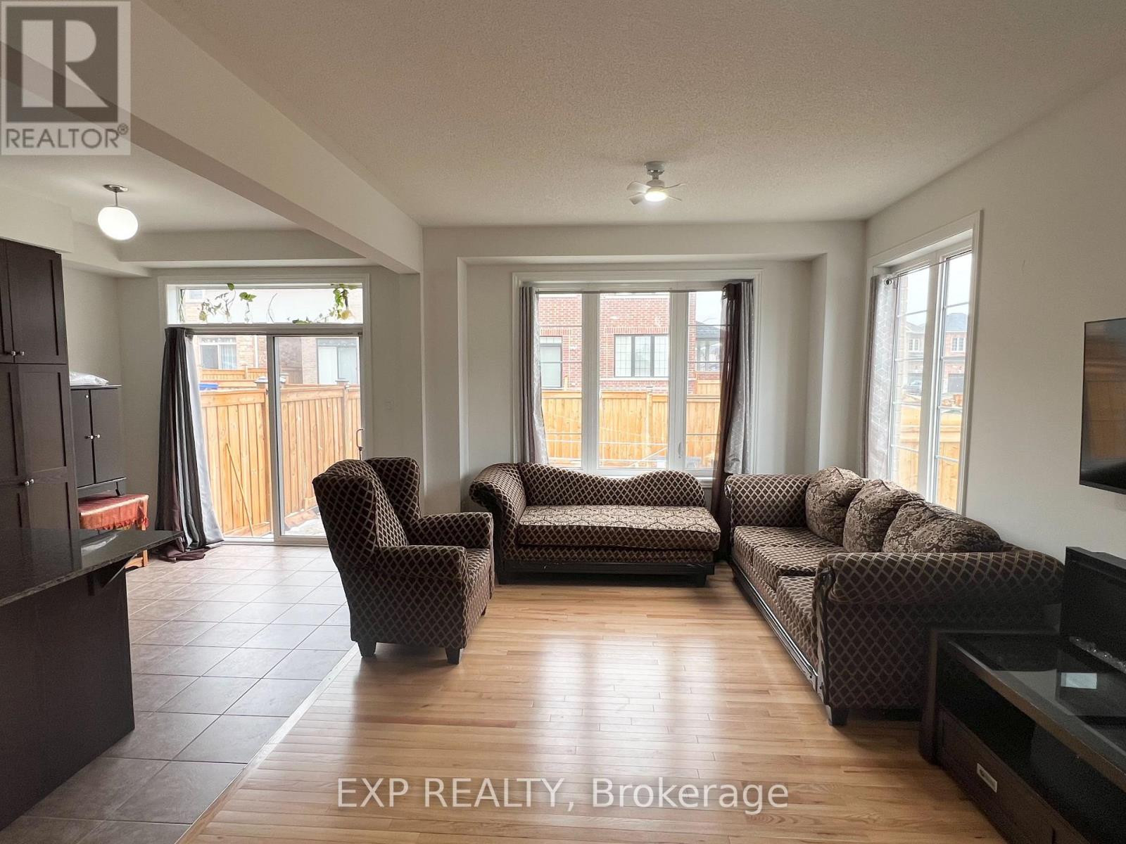 2 Littlewood Drive, Whitby, Ontario  L1P 0H4 - Photo 4 - E12905908