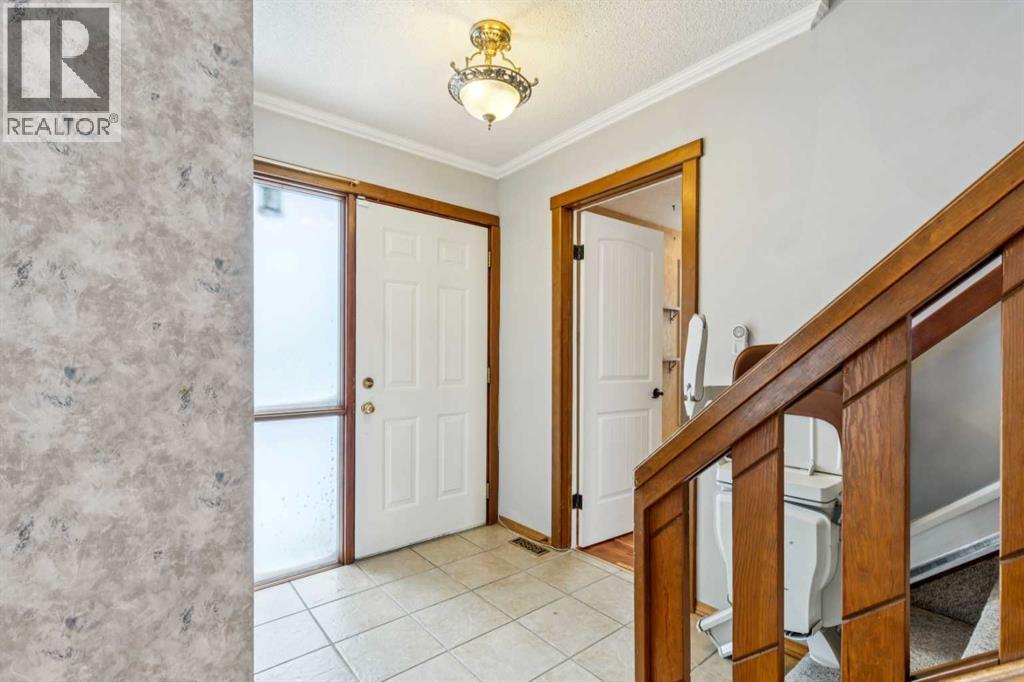 3412 Temple Road NE, Calgary, Alberta  T1Y 3A9 - Photo 2 - A2287129