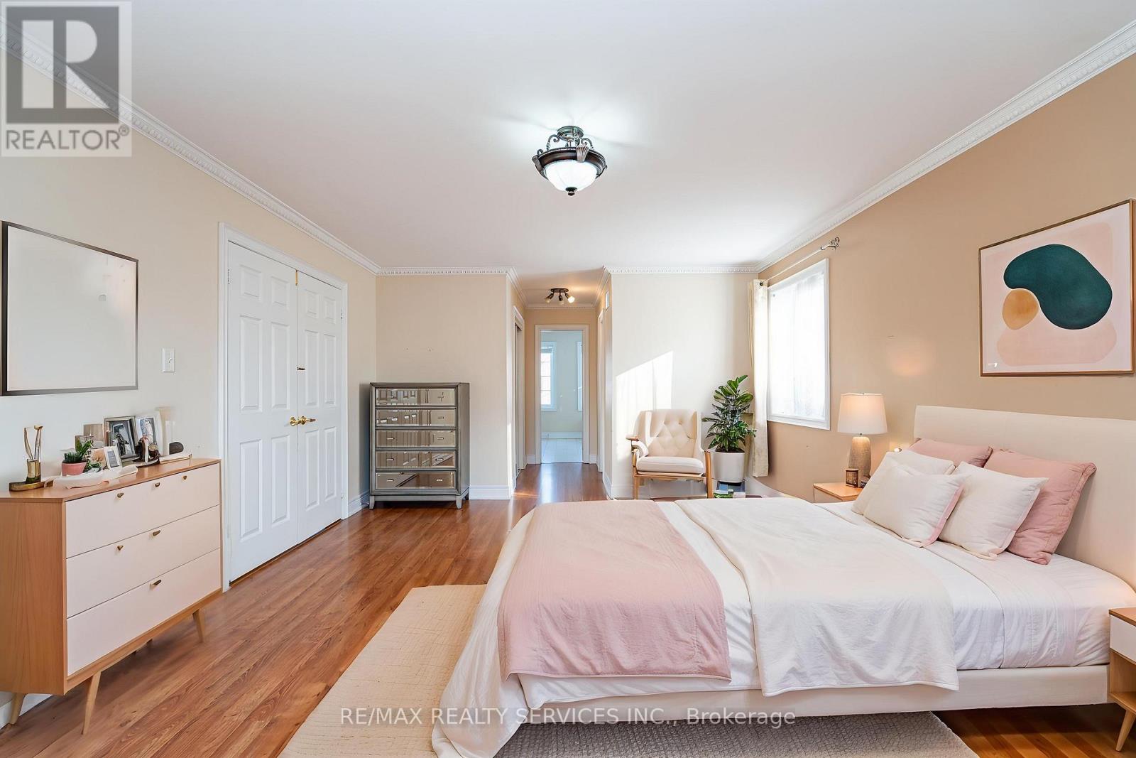 52 Mount Royal Circle, Brampton, Ontario L6P 2K4 - Photo 16 - W12905922