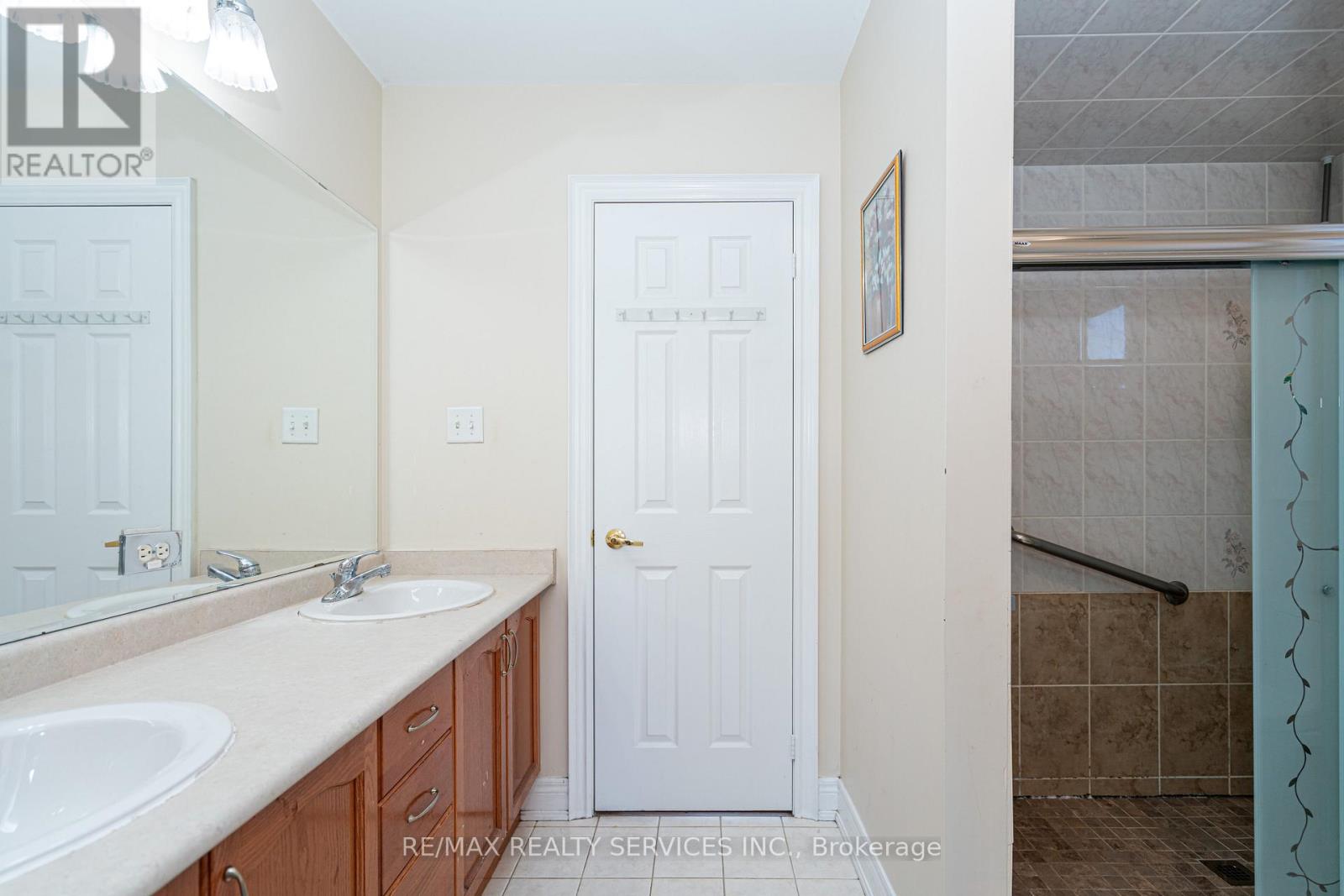 52 Mount Royal Circle, Brampton, Ontario L6P 2K4 - Photo 20 - W12905922