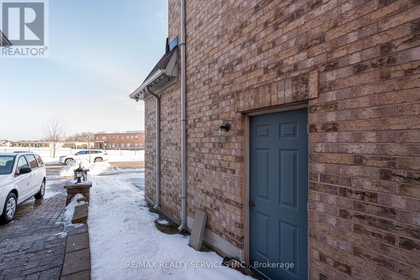 52 Mount Royal Circle, Brampton, Ontario L6P 2K4 - Photo 26 - W12905922