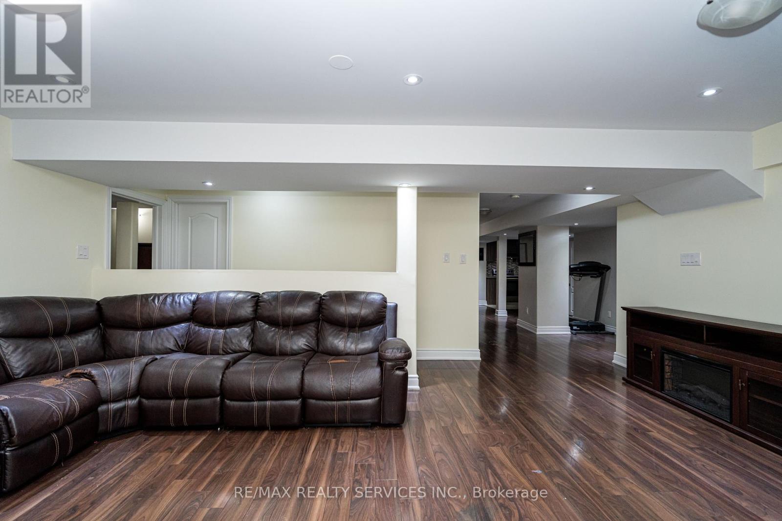 52 Mount Royal Circle, Brampton, Ontario L6P 2K4 - Photo 32 - W12905922