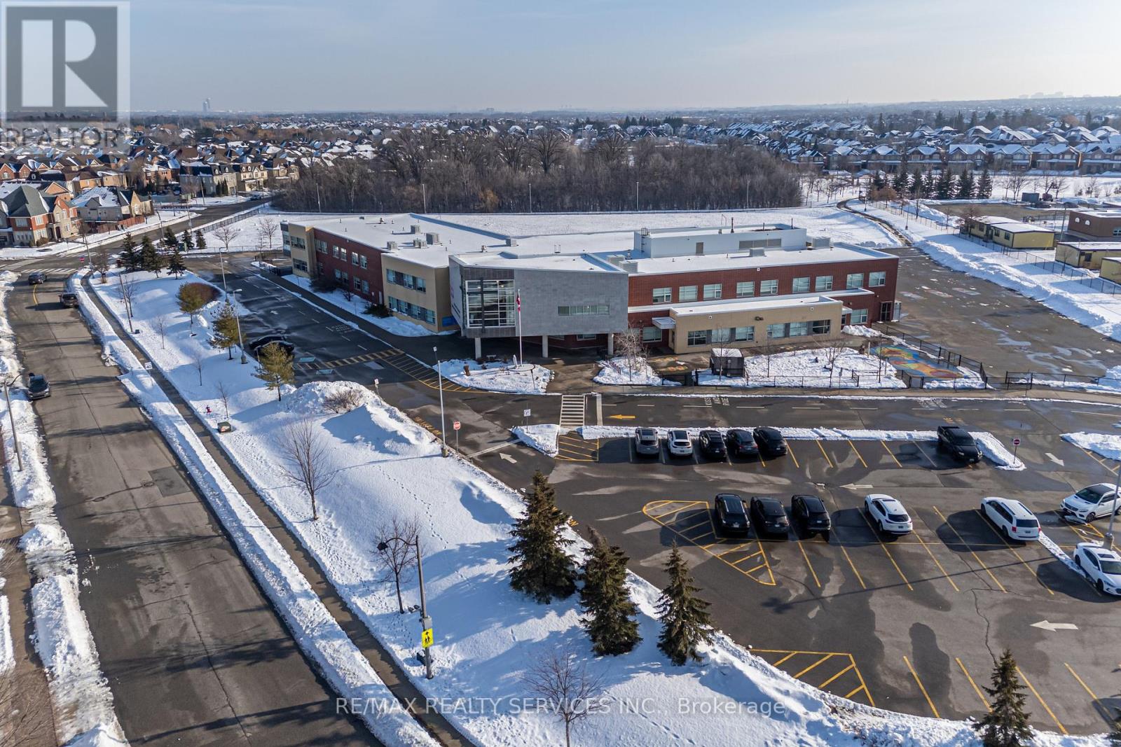 52 Mount Royal Circle, Brampton, Ontario L6P 2K4 - Photo 42 - W12905922