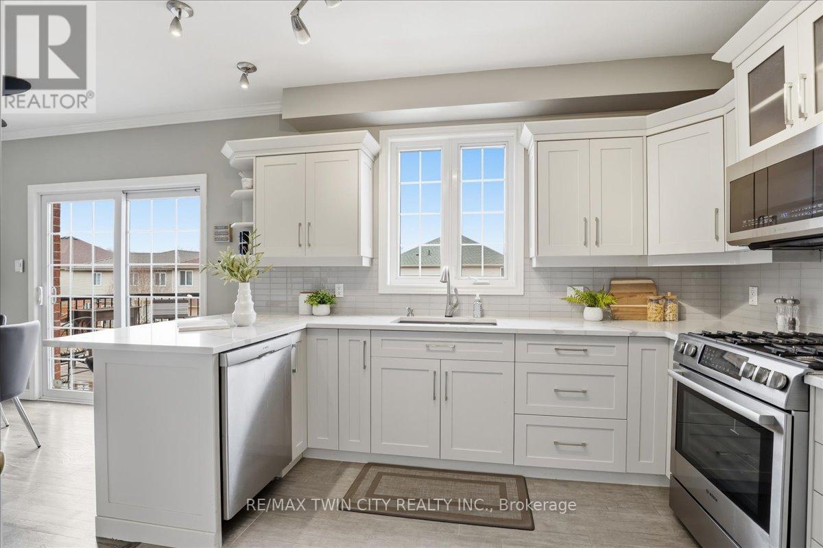 640 Munich Circle, Waterloo, Ontario  N2V 2L6 - Photo 11 - X12905934