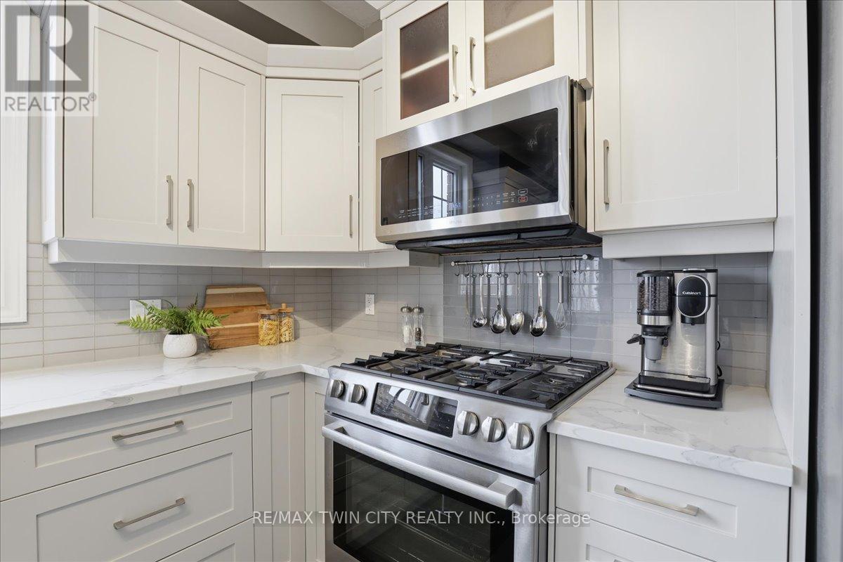 640 Munich Circle, Waterloo, Ontario  N2V 2L6 - Photo 12 - X12905934