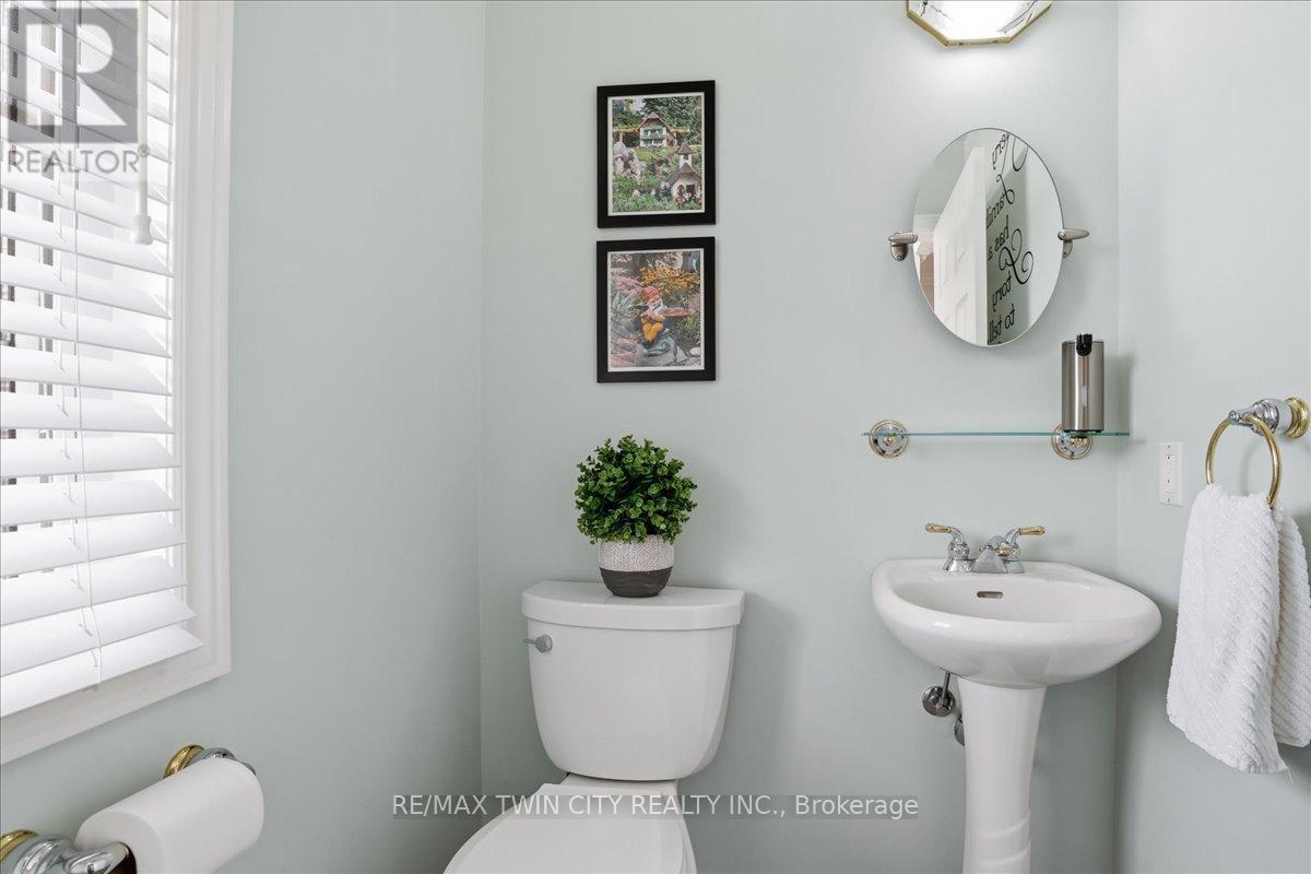 640 Munich Circle, Waterloo, Ontario  N2V 2L6 - Photo 14 - X12905934