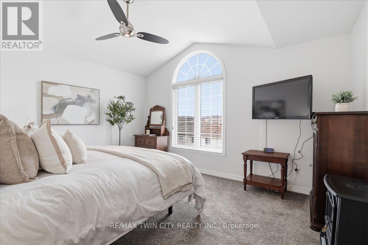 640 Munich Circle, Waterloo, Ontario  N2V 2L6 - Photo 16 - X12905934