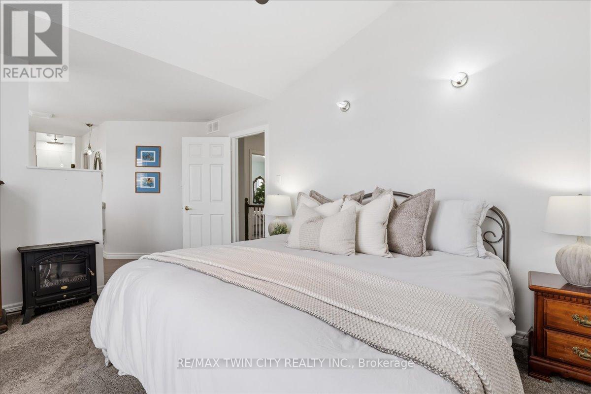 640 Munich Circle, Waterloo, Ontario  N2V 2L6 - Photo 17 - X12905934