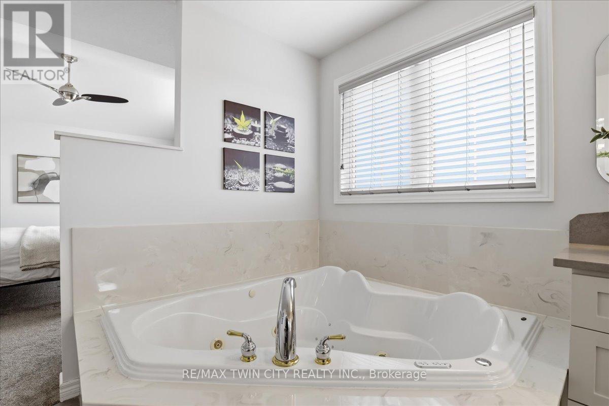 640 Munich Circle, Waterloo, Ontario  N2V 2L6 - Photo 18 - X12905934