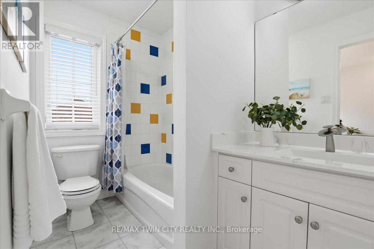 640 Munich Circle, Waterloo, Ontario  N2V 2L6 - Photo 24 - X12905934