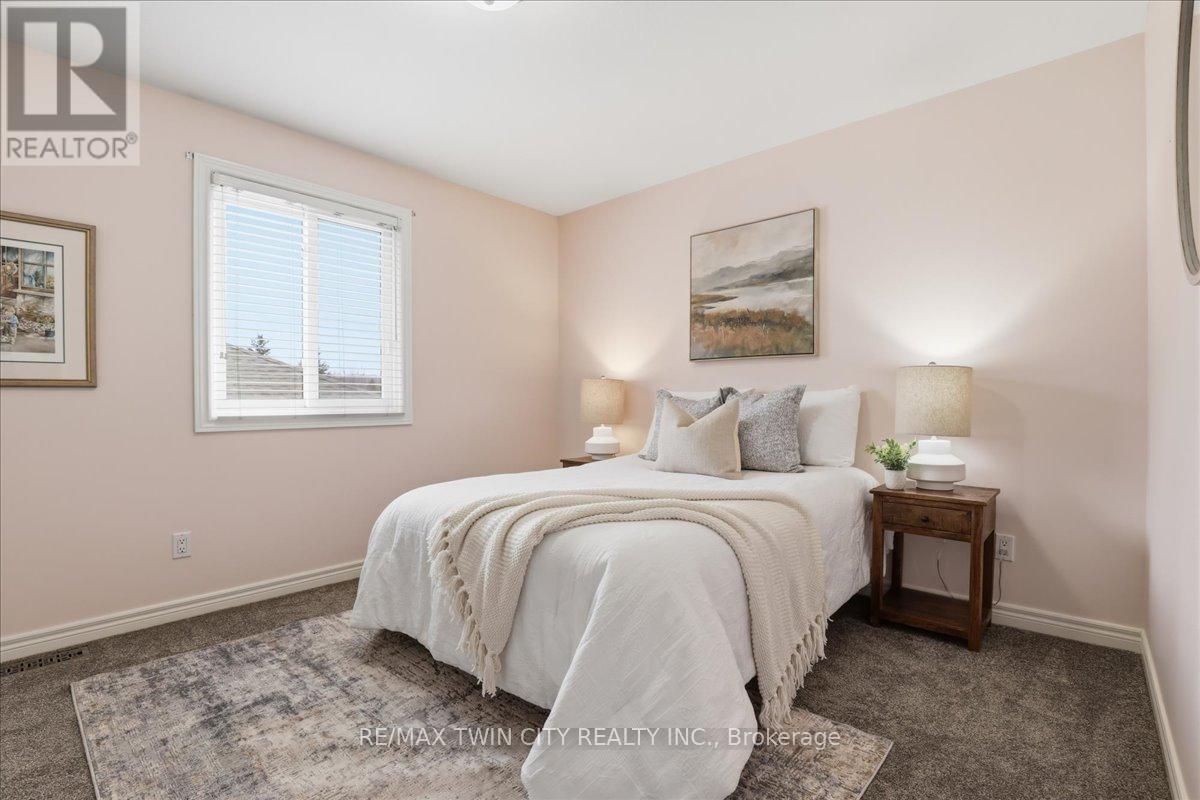 640 Munich Circle, Waterloo, Ontario  N2V 2L6 - Photo 25 - X12905934