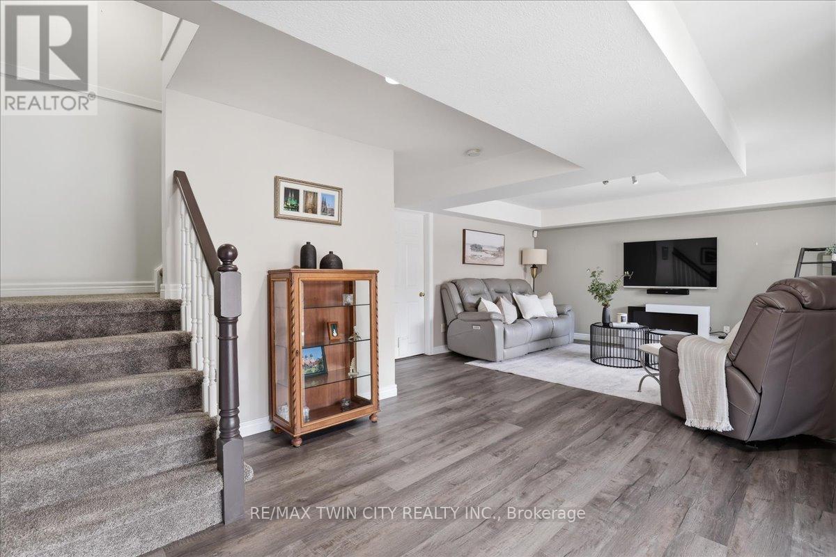 640 Munich Circle, Waterloo, Ontario  N2V 2L6 - Photo 26 - X12905934