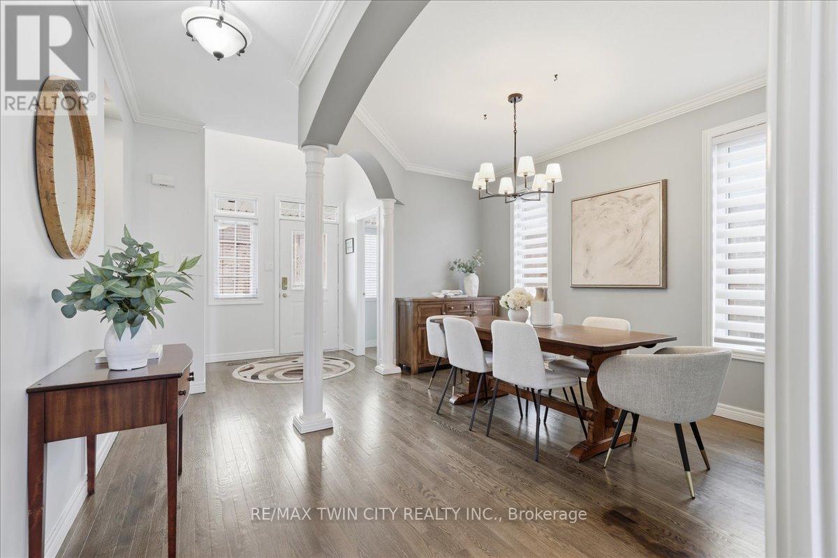 640 Munich Circle, Waterloo, Ontario  N2V 2L6 - Photo 3 - X12905934