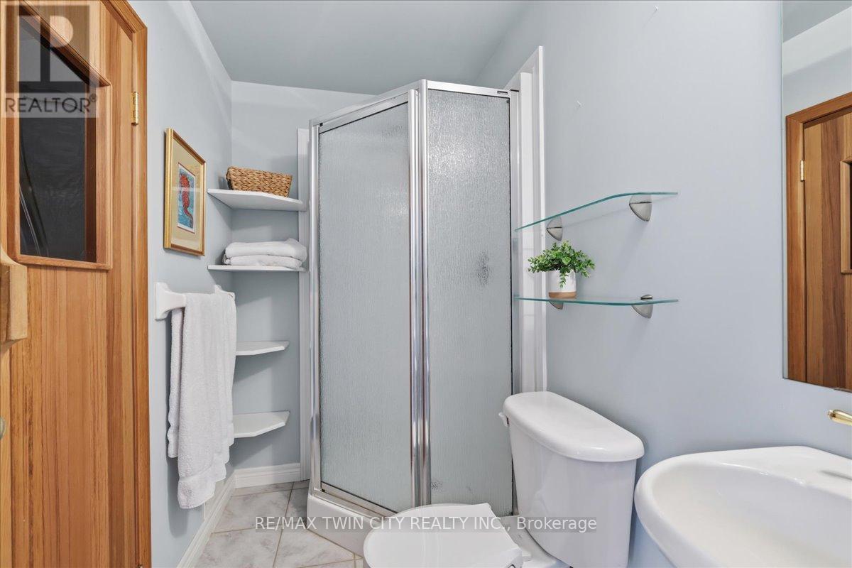 640 Munich Circle, Waterloo, Ontario  N2V 2L6 - Photo 30 - X12905934