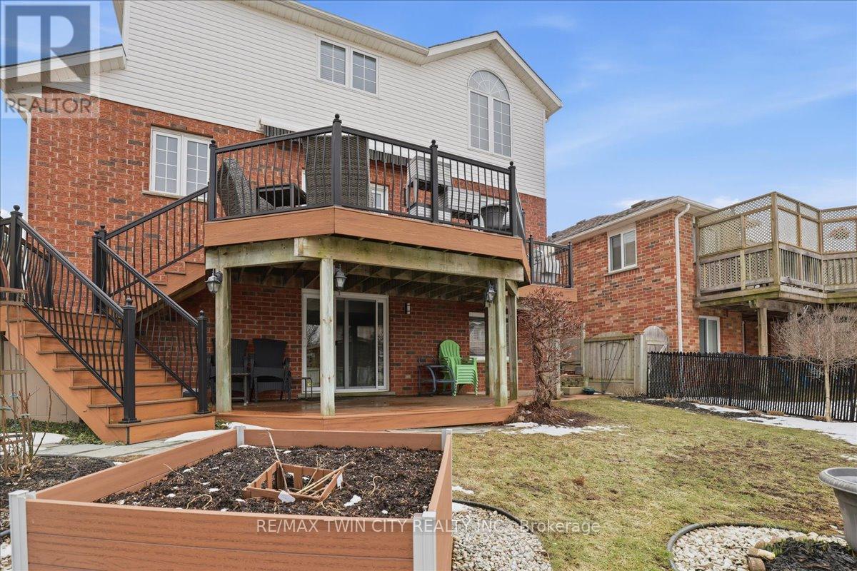 640 Munich Circle, Waterloo, Ontario  N2V 2L6 - Photo 32 - X12905934