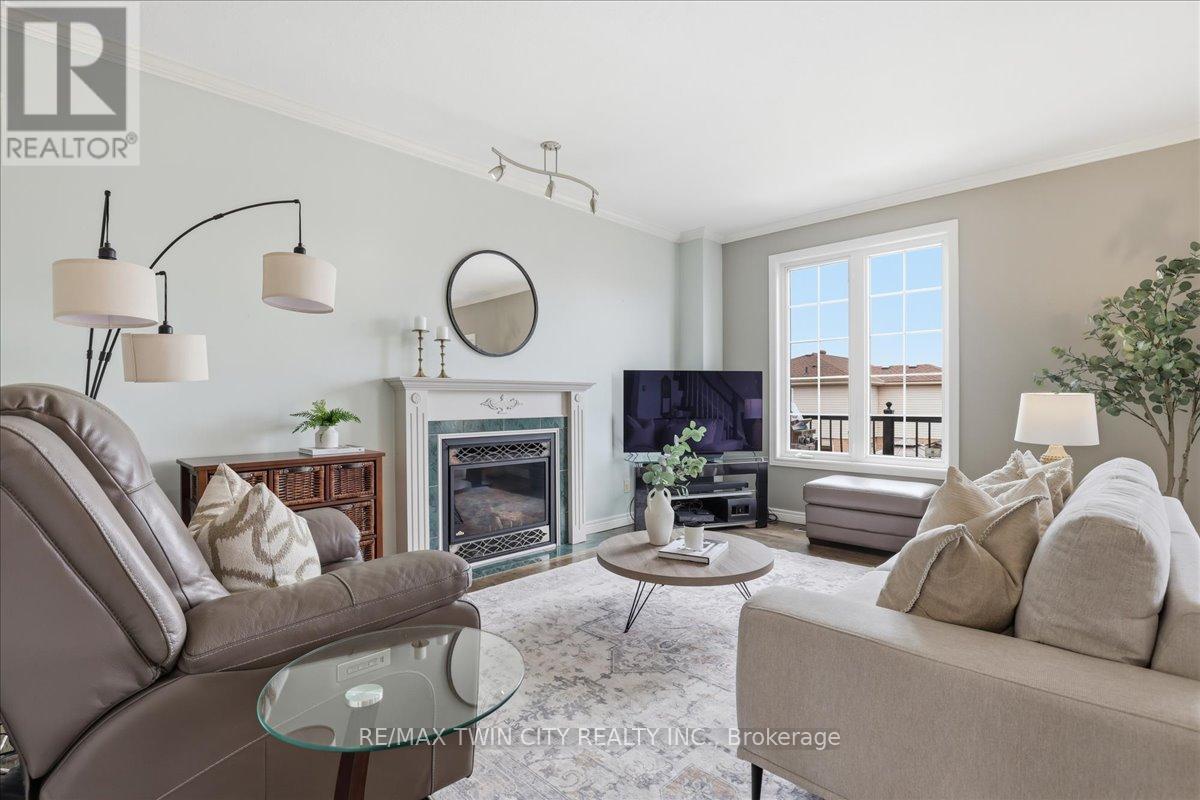 640 Munich Circle, Waterloo, Ontario  N2V 2L6 - Photo 5 - X12905934