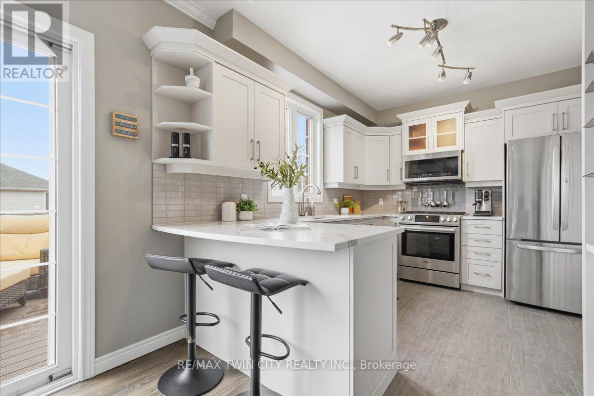 640 Munich Circle, Waterloo, Ontario  N2V 2L6 - Photo 9 - X12905934