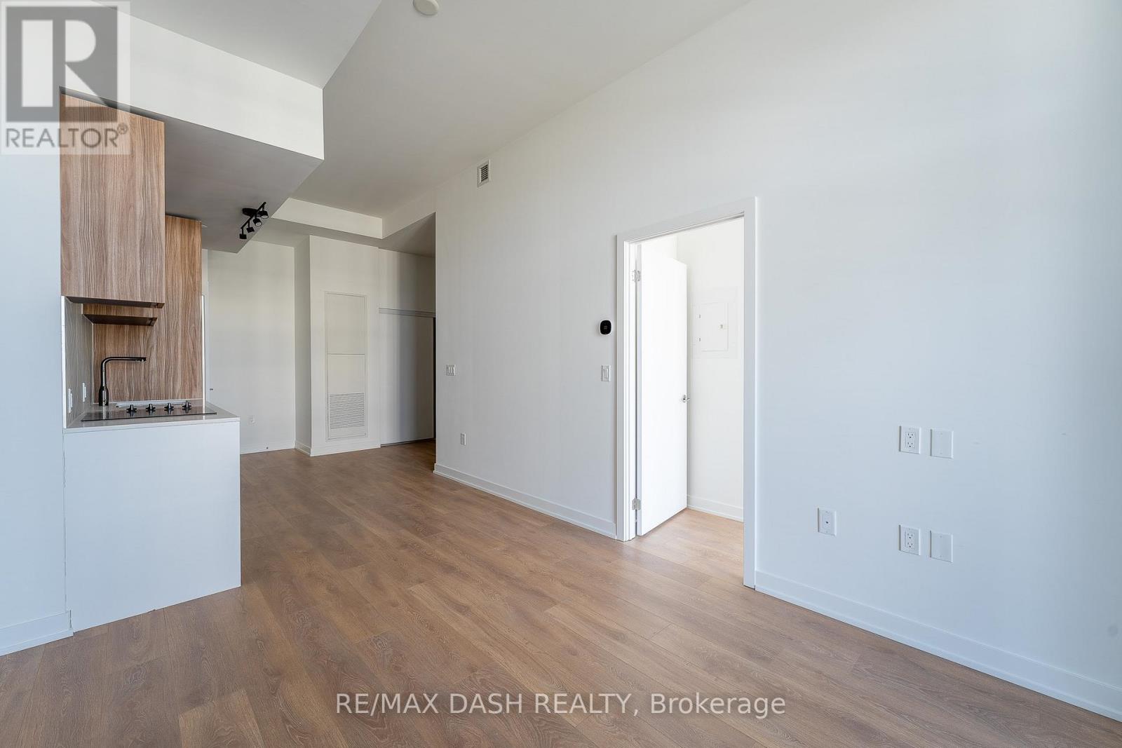 1011 - 1037 The Queensway Avenue, Toronto, Ontario  M8Z 0H5 - Photo 11 - W12902452