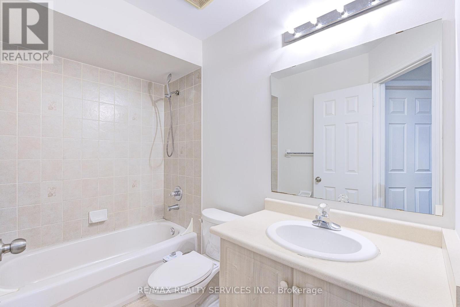 6 Beachsurf Road, Brampton, Ontario  L6R 2M1 - Photo 24 - W12905944