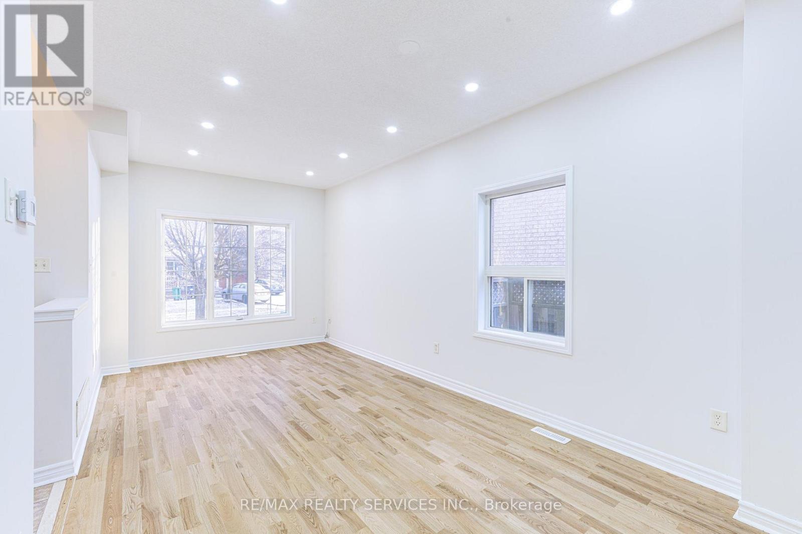 6 Beachsurf Road, Brampton, Ontario  L6R 2M1 - Photo 4 - W12905944