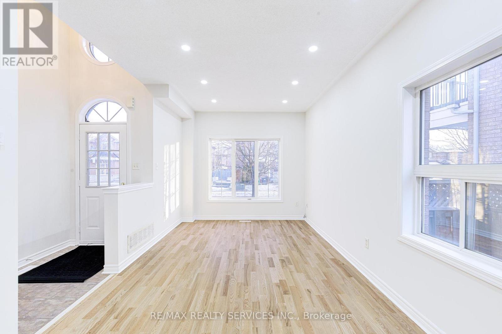 6 Beachsurf Road, Brampton, Ontario  L6R 2M1 - Photo 5 - W12905944