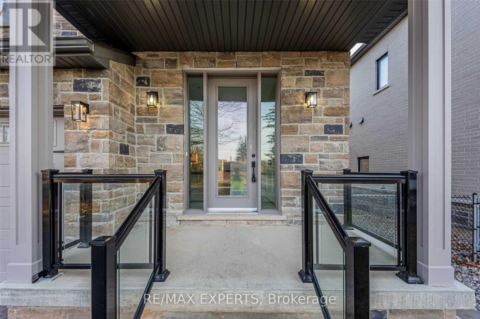 55 MUIR AVENUE, Toronto, Ontario