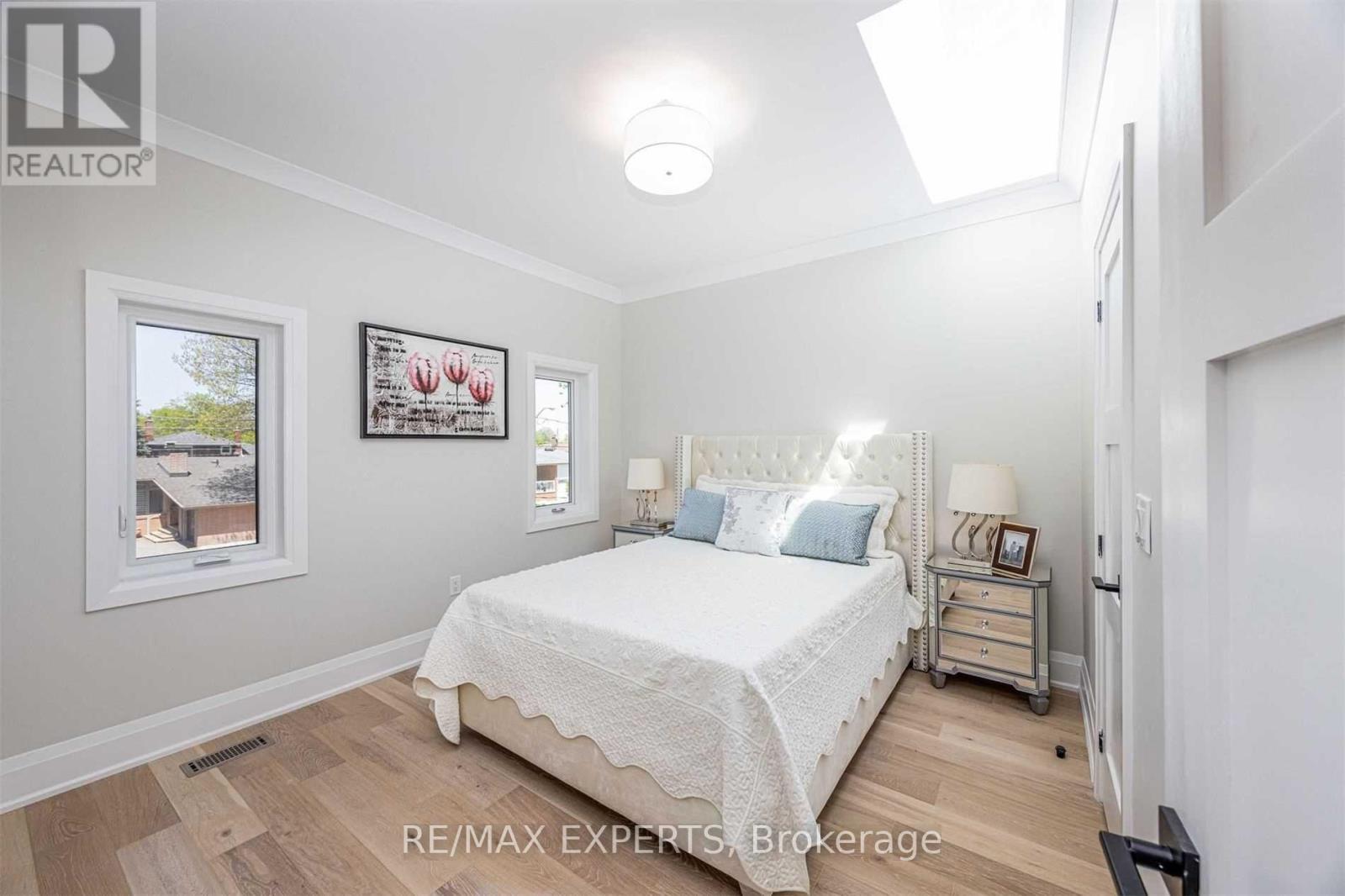 55 Muir Avenue, Toronto, Ontario  M9L 1H5 - Photo 10 - W12905946