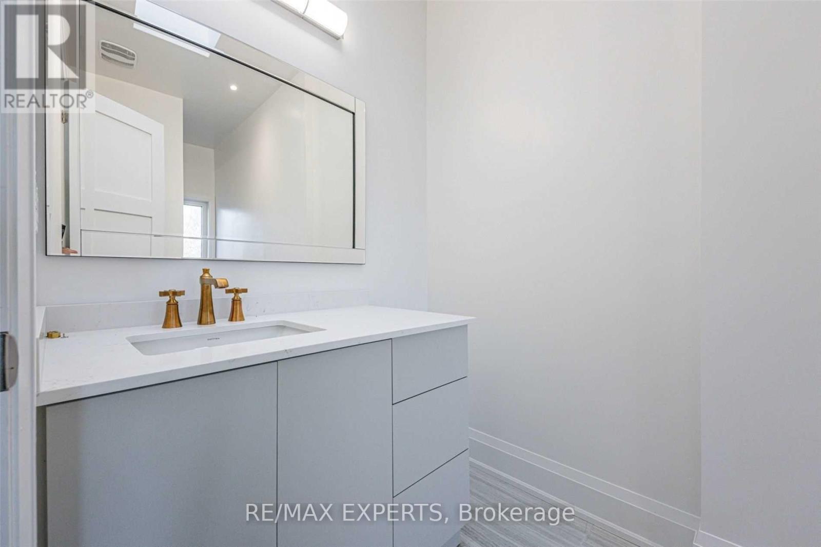 55 Muir Avenue, Toronto, Ontario  M9L 1H5 - Photo 12 - W12905946