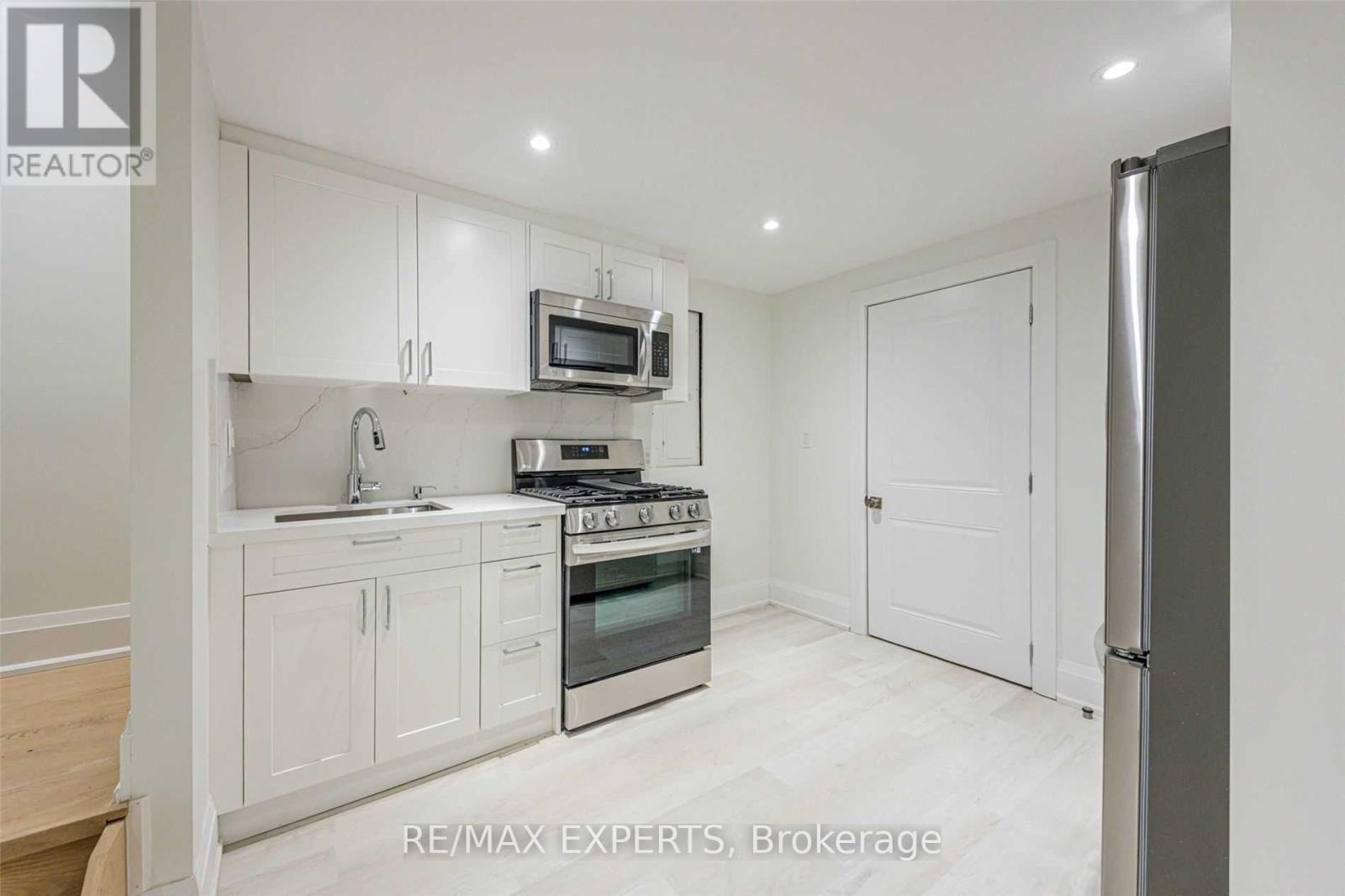 55 Muir Avenue, Toronto, Ontario  M9L 1H5 - Photo 15 - W12905946