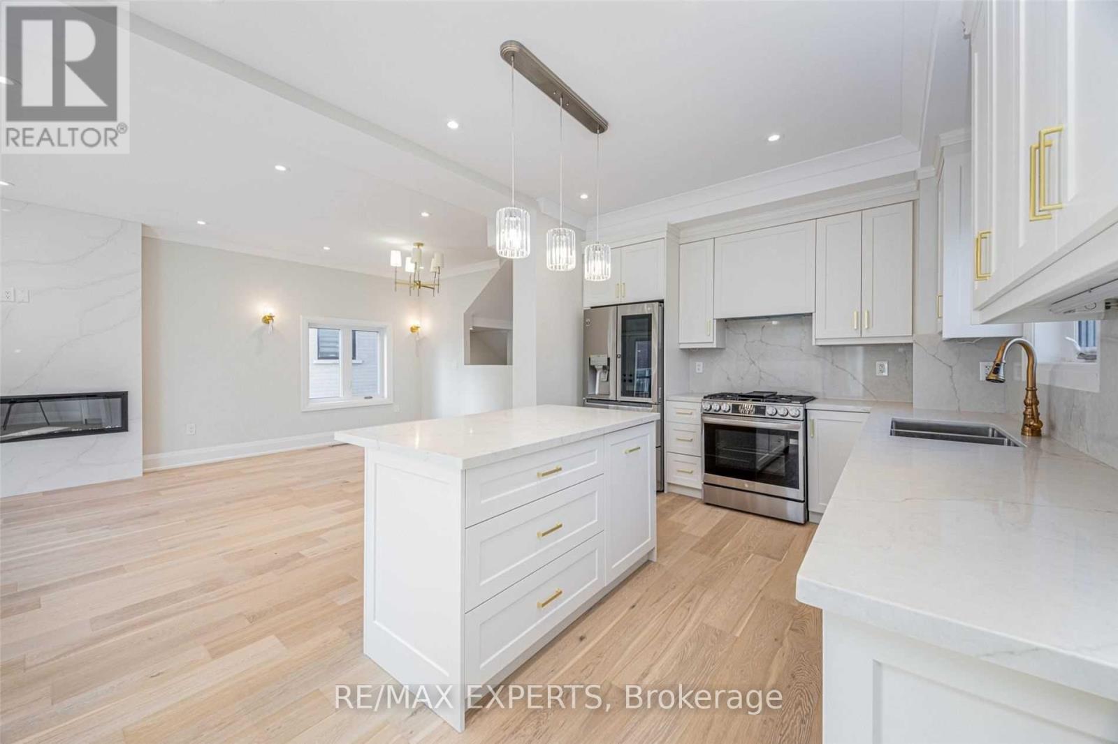 55 Muir Avenue, Toronto, Ontario  M9L 1H5 - Photo 6 - W12905946