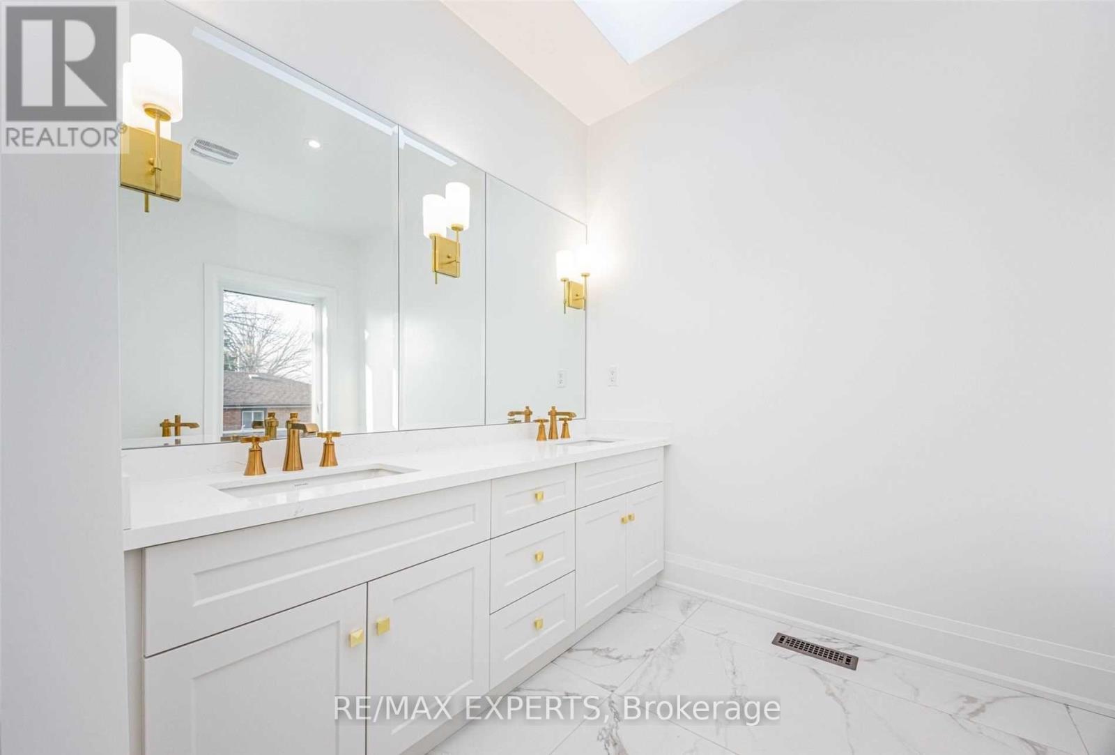 55 Muir Avenue, Toronto, Ontario  M9L 1H5 - Photo 8 - W12905946