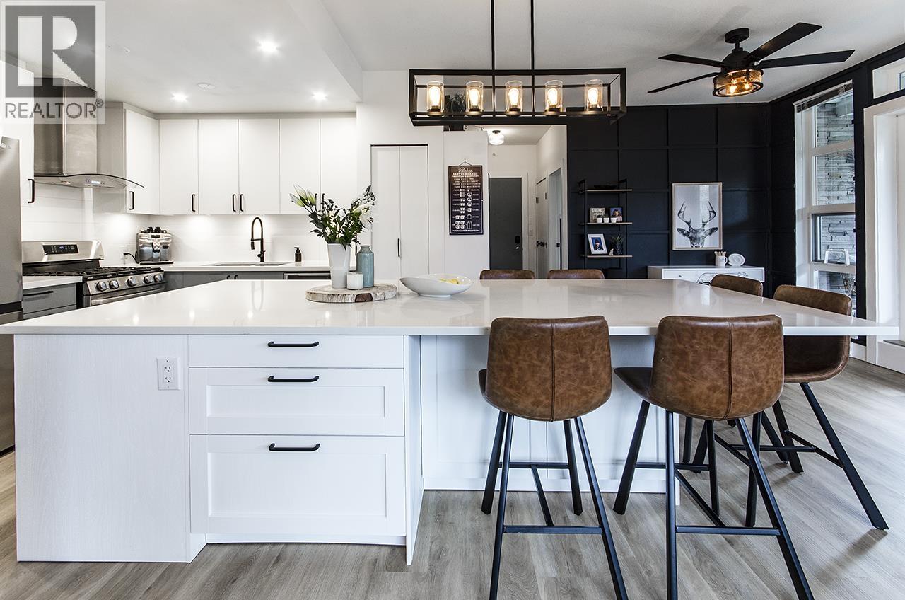 102 3602 Aldercrest Drive, North Vancouver, British Columbia  V7G 0A2 - Photo 2 - R3100995