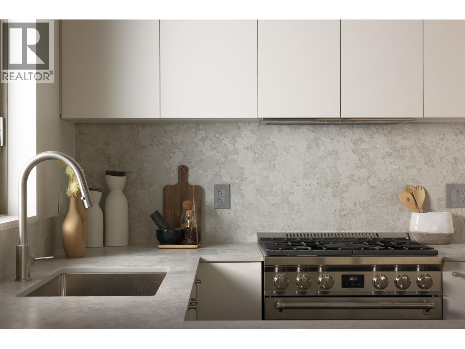 1 2915 E 5th Avenue, Vancouver, British Columbia  V5M 1N6 - Photo 3 - R3102015