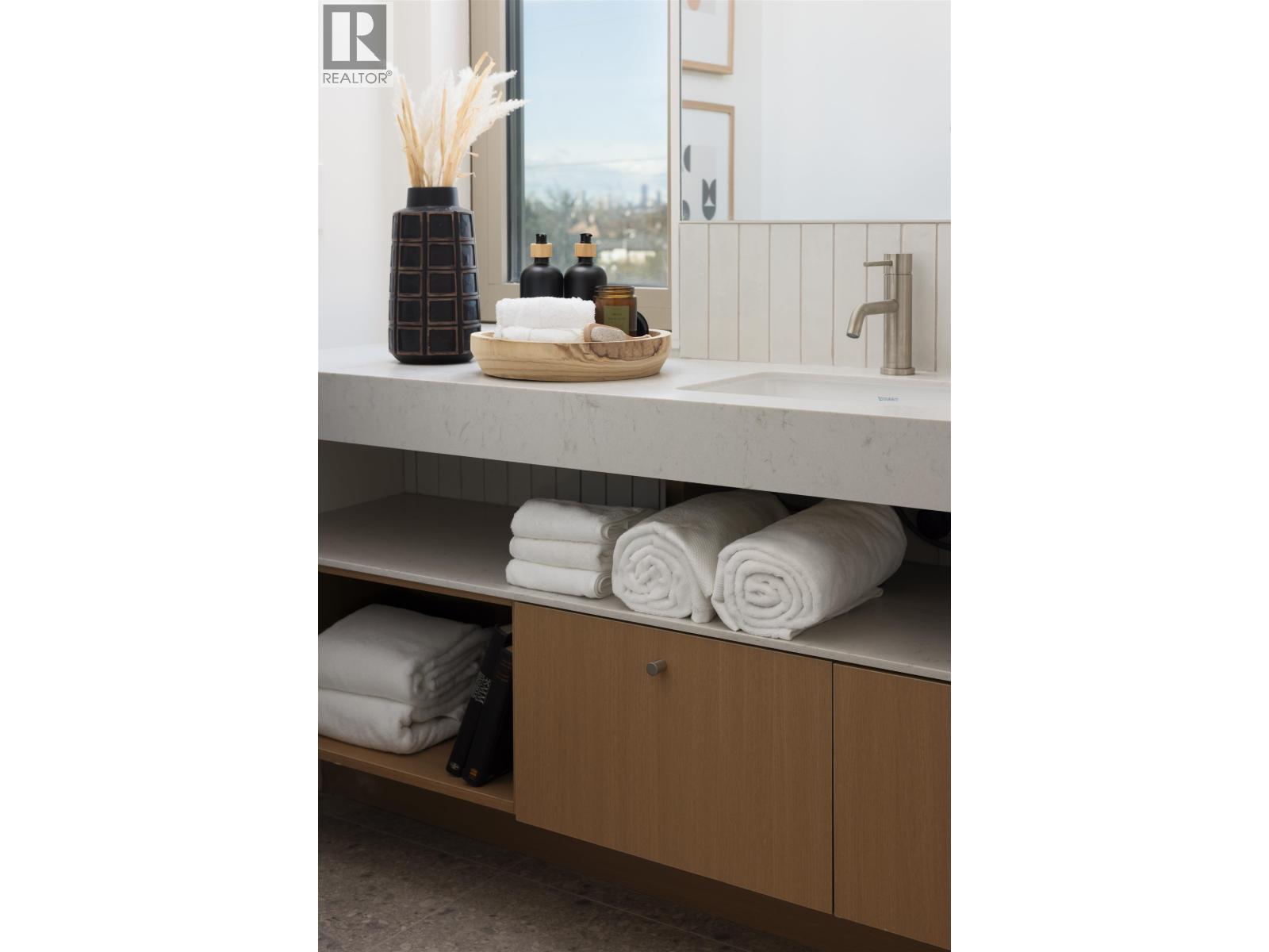 1 2915 E 5th Avenue, Vancouver, British Columbia  V5M 1N6 - Photo 5 - R3102015