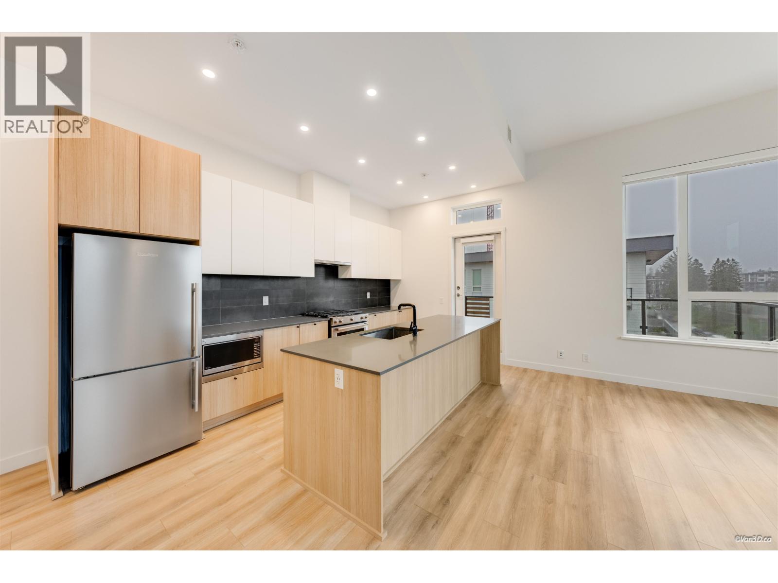 602 645 Como Lake Avenue, Coquitlam, British Columbia  V3J 0N9 - Photo 2 - R3101558