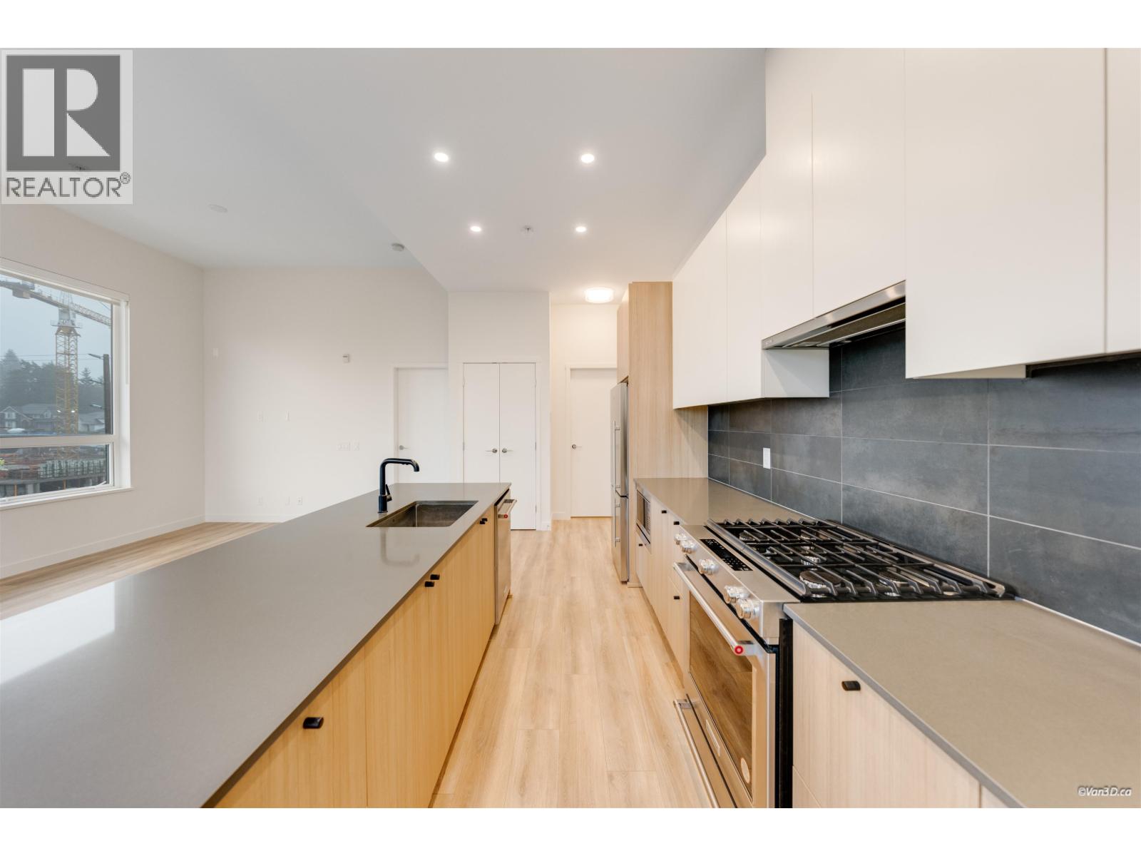 602 645 Como Lake Avenue, Coquitlam, British Columbia  V3J 0N9 - Photo 3 - R3101558