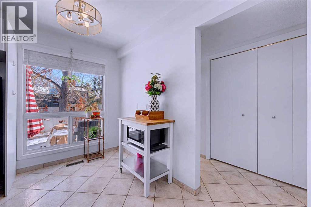 414 Brae Glen Crescent Sw, Calgary, Alberta  T2W 1B6 - Photo 9 - A2294676