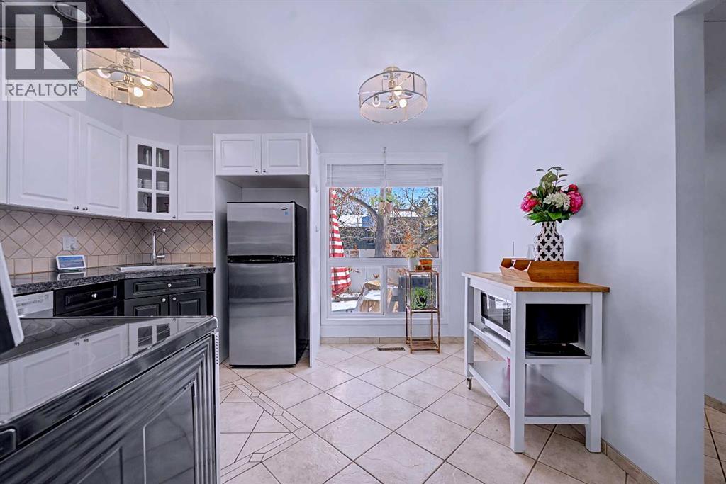 414 Brae Glen Crescent Sw, Calgary, Alberta  T2W 1B6 - Photo 7 - A2294676