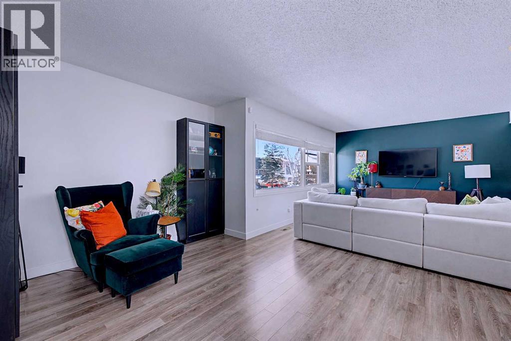 414 Brae Glen Crescent Sw, Calgary, Alberta  T2W 1B6 - Photo 16 - A2294676