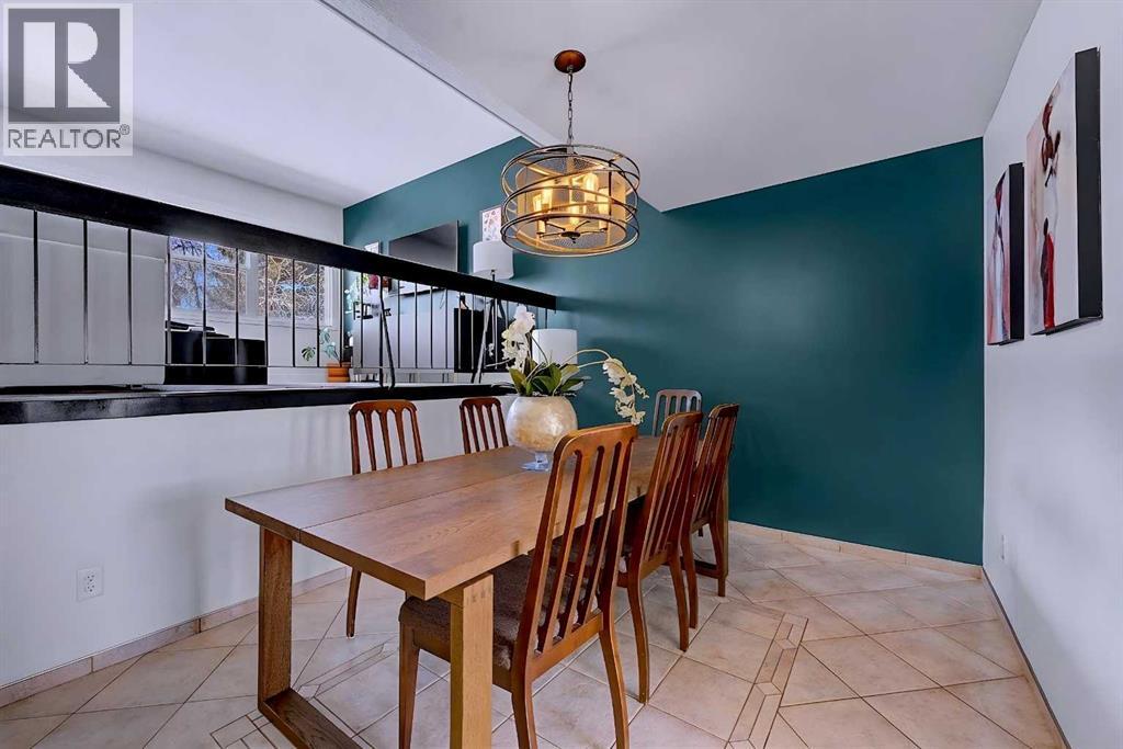 414 Brae Glen Crescent Sw, Calgary, Alberta  T2W 1B6 - Photo 6 - A2294676