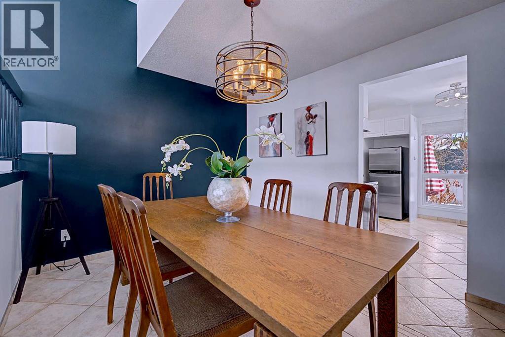 414 Brae Glen Crescent Sw, Calgary, Alberta  T2W 1B6 - Photo 4 - A2294676