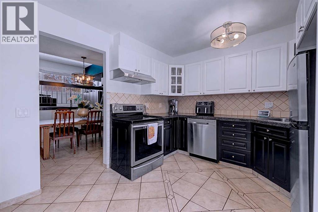 414 Brae Glen Crescent Sw, Calgary, Alberta  T2W 1B6 - Photo 12 - A2294676