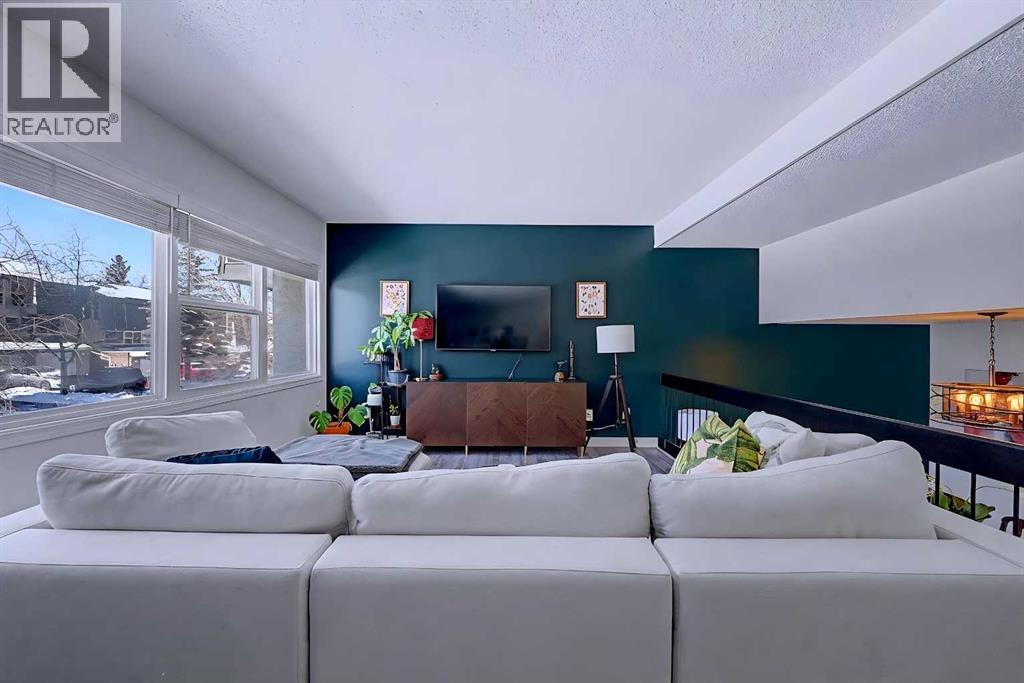 414 Brae Glen Crescent Sw, Calgary, Alberta  T2W 1B6 - Photo 15 - A2294676