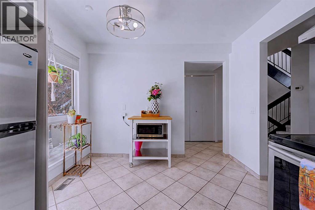 414 Brae Glen Crescent Sw, Calgary, Alberta  T2W 1B6 - Photo 10 - A2294676