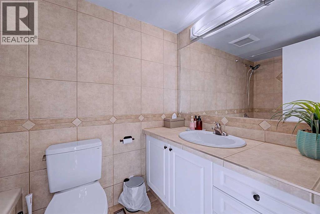 414 Brae Glen Crescent Sw, Calgary, Alberta  T2W 1B6 - Photo 21 - A2294676