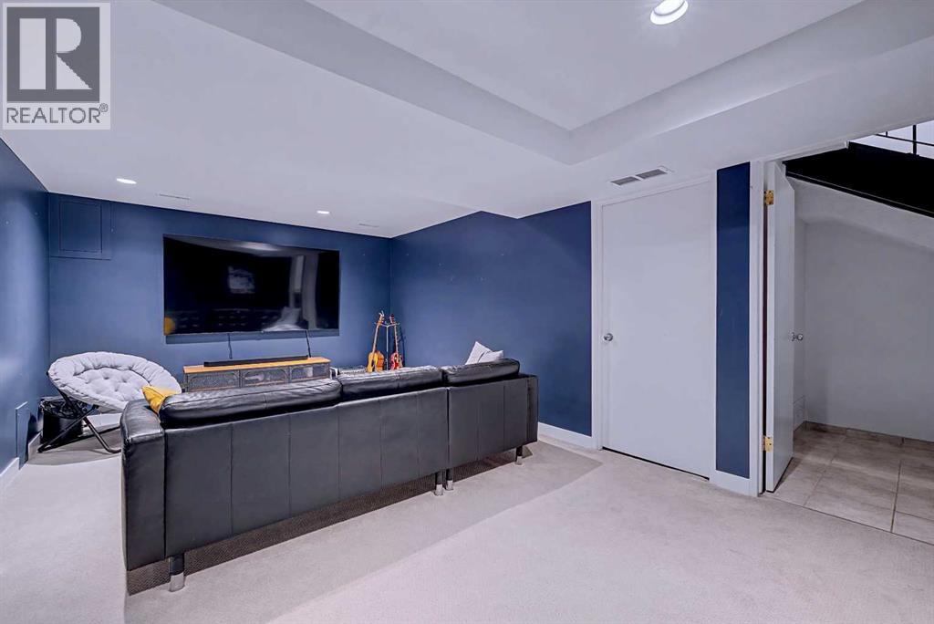 414 Brae Glen Crescent Sw, Calgary, Alberta  T2W 1B6 - Photo 30 - A2294676