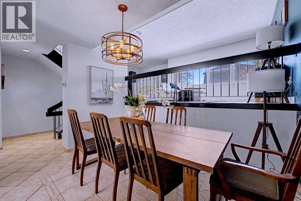 414 Brae Glen Crescent Sw, Calgary, Alberta  T2W 1B6 - Photo 5 - A2294676