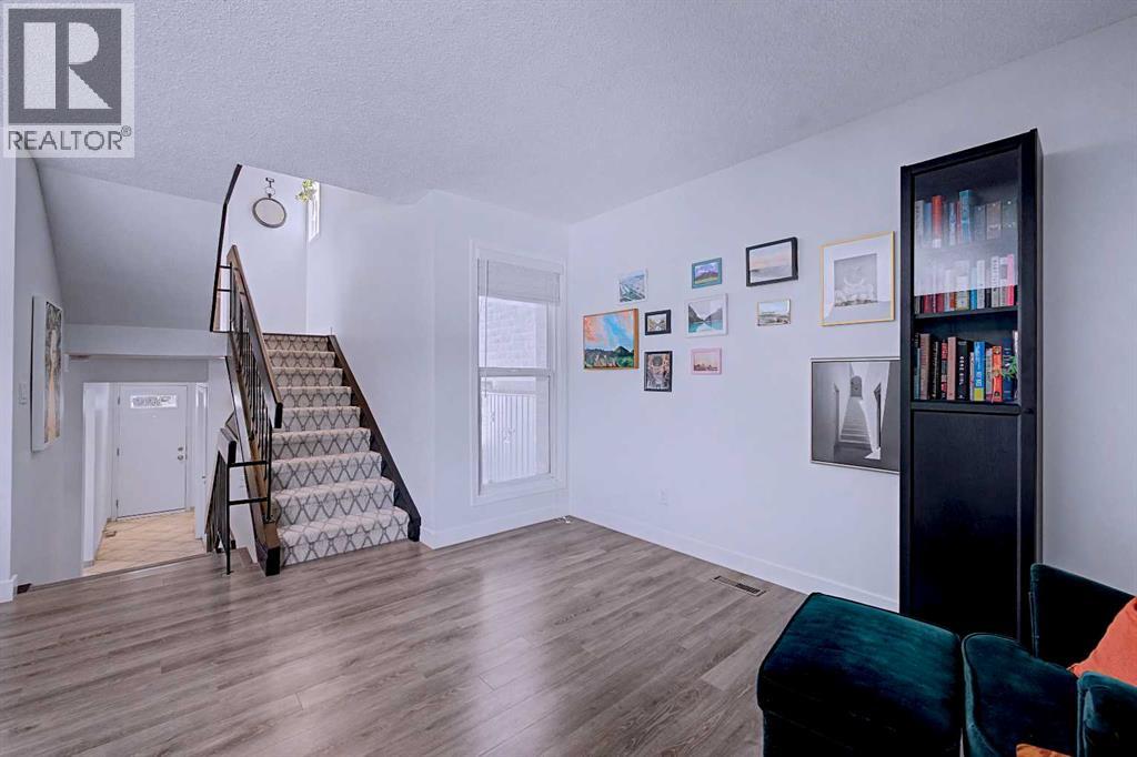 414 Brae Glen Crescent Sw, Calgary, Alberta  T2W 1B6 - Photo 17 - A2294676