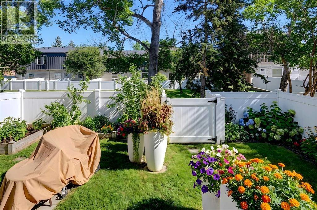 414 Brae Glen Crescent Sw, Calgary, Alberta  T2W 1B6 - Photo 3 - A2294676